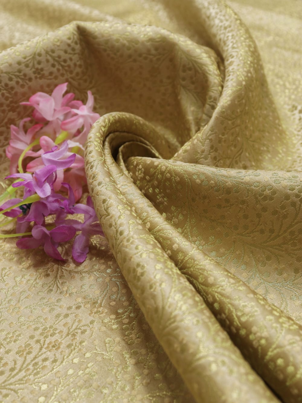 Cream Banarasi Silk Brocade Fabric (0.75 Mtr) - Luxurion World