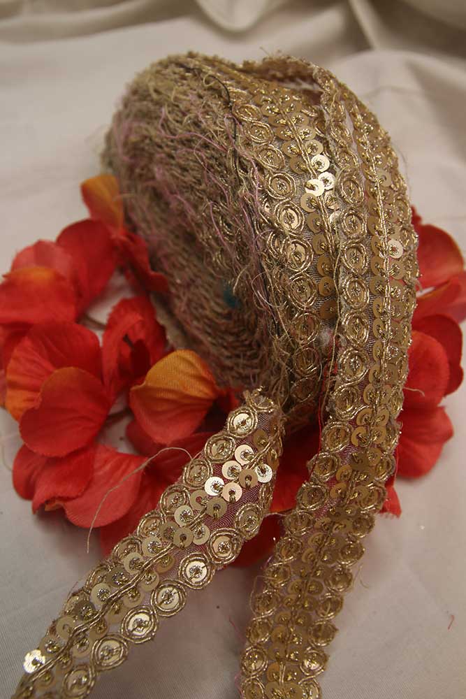 Elegant Golden Lace - Elevate Your Traditional & Western Outfits with Statement Pieces that Lasts for 7 Meters - Luxurion World