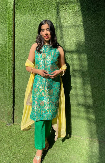 Green Banarasi kim khwab kurti and chanderi silk pant with trendy Georgette dupatta - Luxurion World