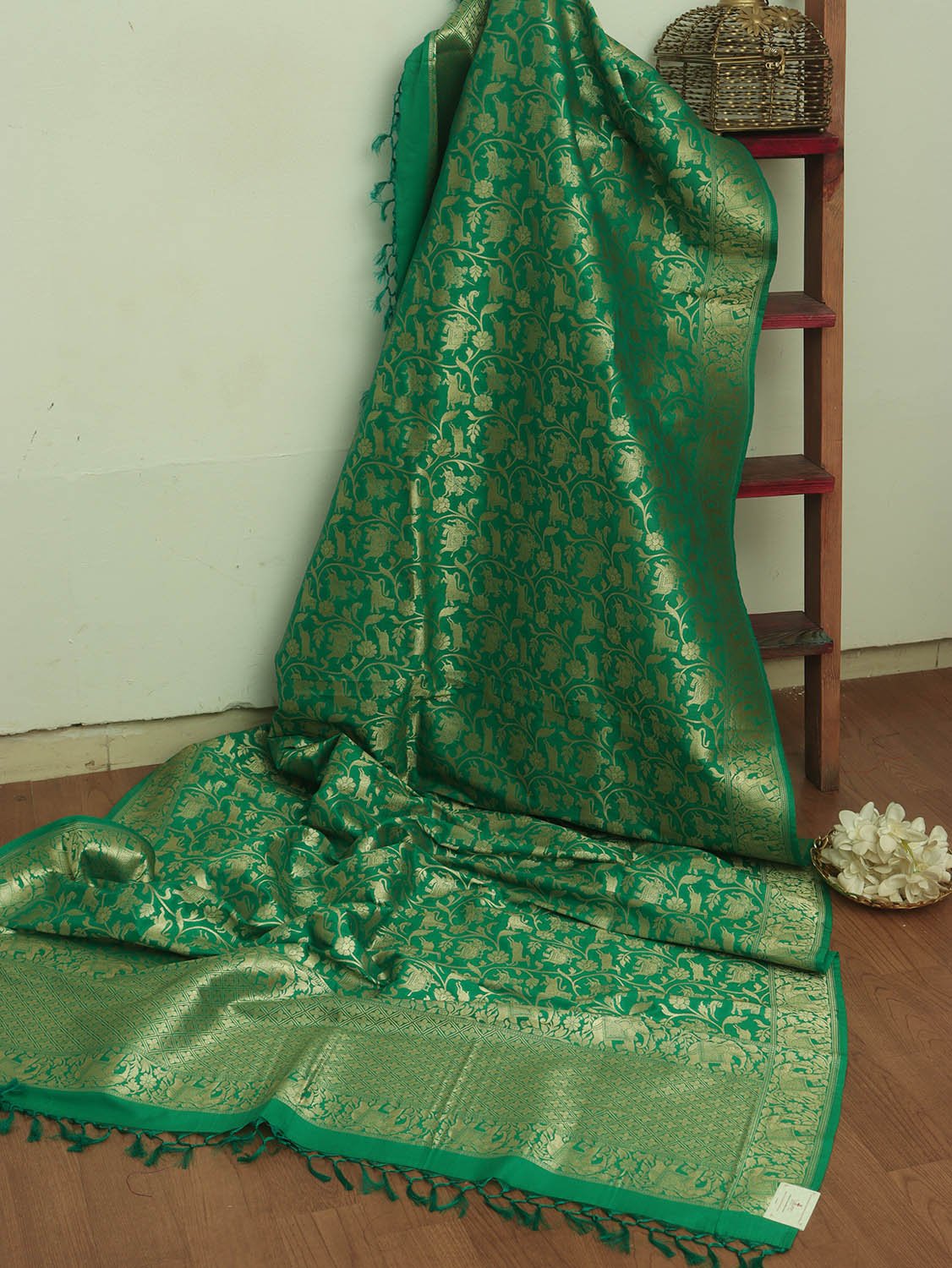Green Banarasi Silk Dupatta - Luxurion World