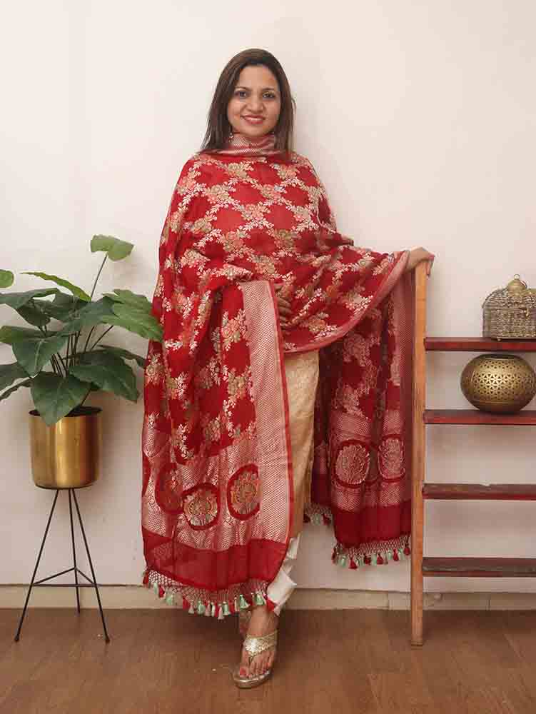 Maroon Handloom Banarasi Pure Georgette Brush Dye Dupatta - Luxurion World