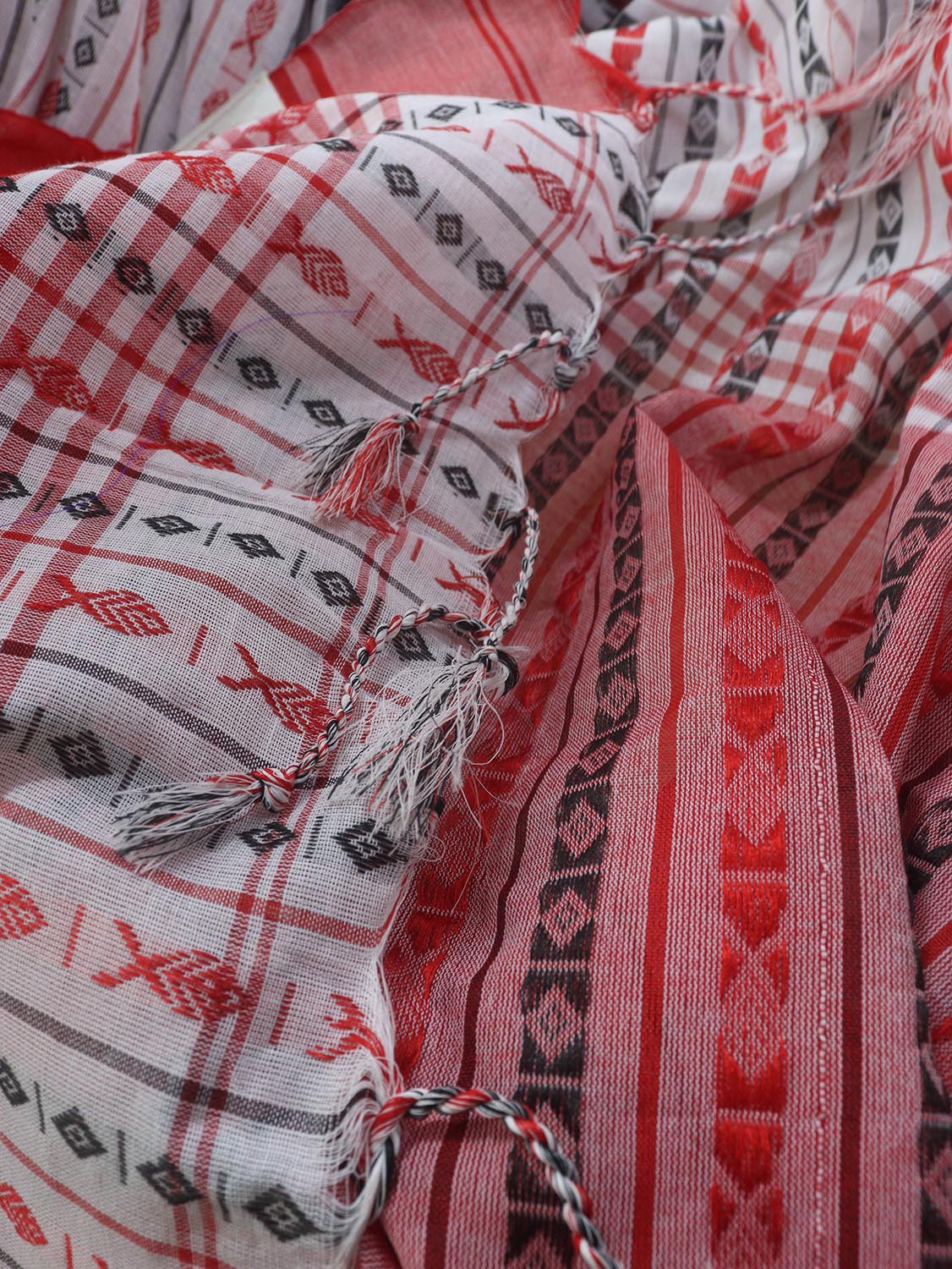 Off White Handloom Bengal Cotton Saree - Luxurion World