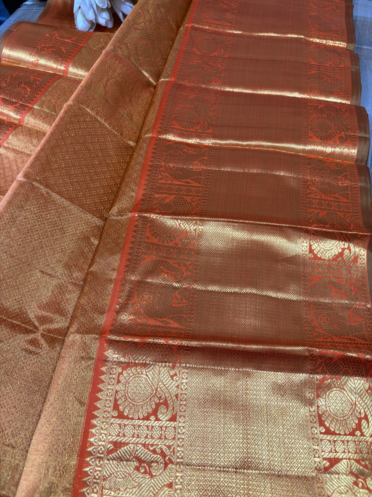 Golden Kanjeevaram Handloom Pure Silk Dupatta - Luxurion World