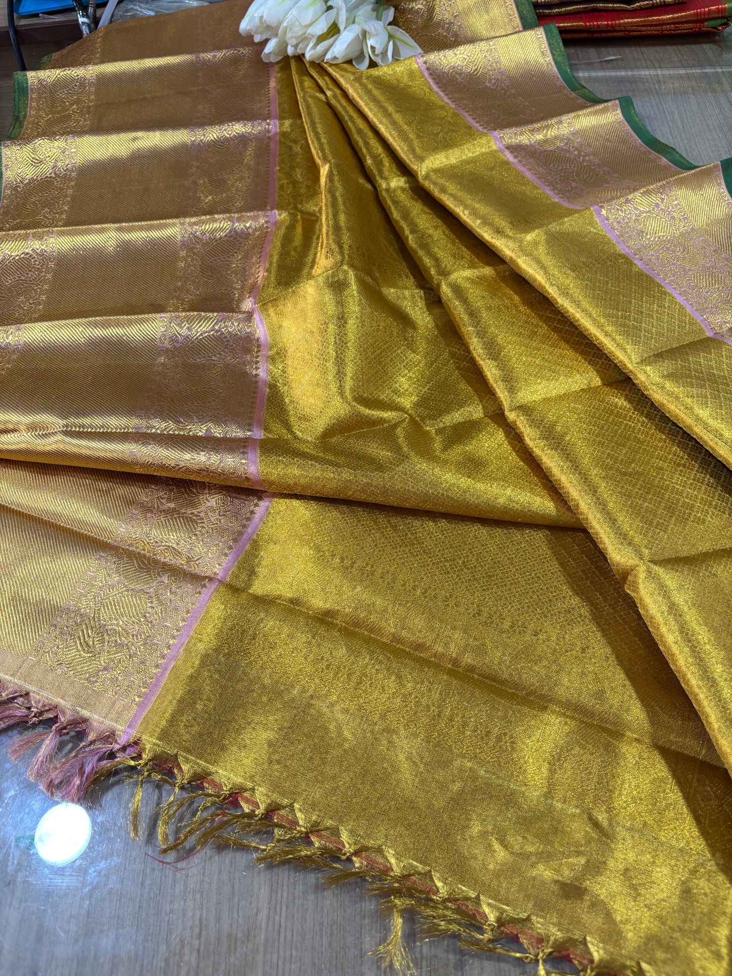 Golden Kanjeevaram Handloom Pure Silk Dupatta - Luxurion World