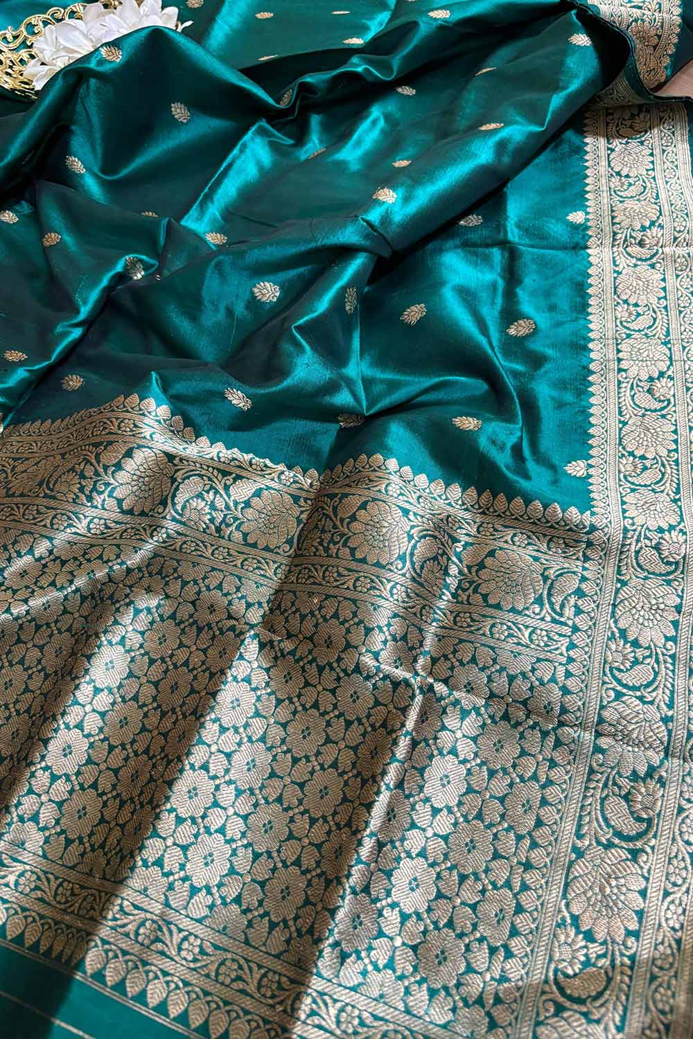 Green Banarasi Handloom Pure Katan Silk Dupatta - Luxurion World- Crafted Heirlooms