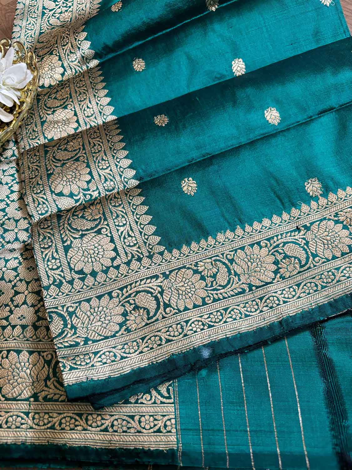 Green Banarasi Handloom Pure Katan Silk Dupatta - Luxurion World