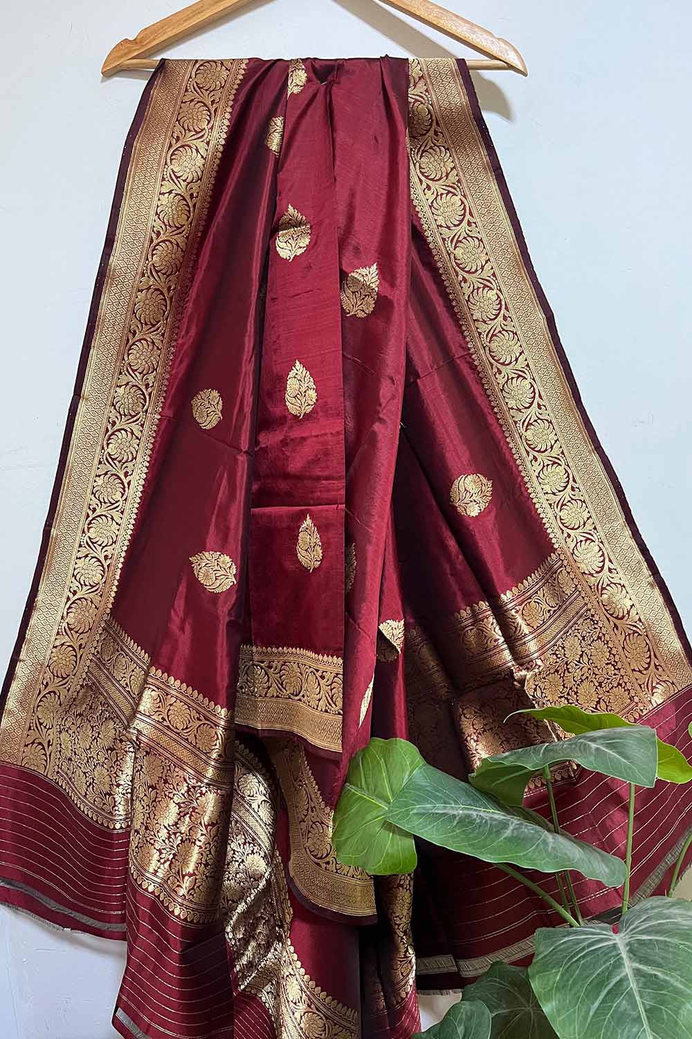 Maroon Banarasi Handloom Pure Katan Silk Dupatta - Luxurion World