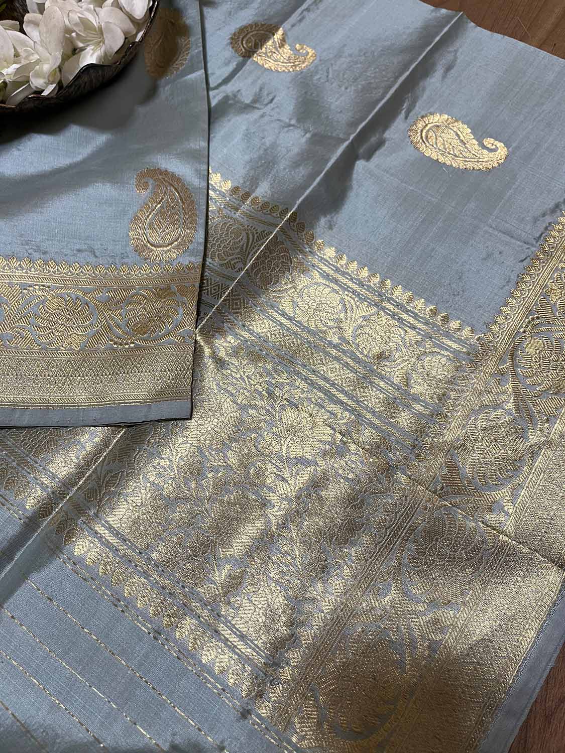 Elegant Grey Banarasi Handloom Pure Katan Silk Dupatta - Luxurion World- Crafted Heirlooms