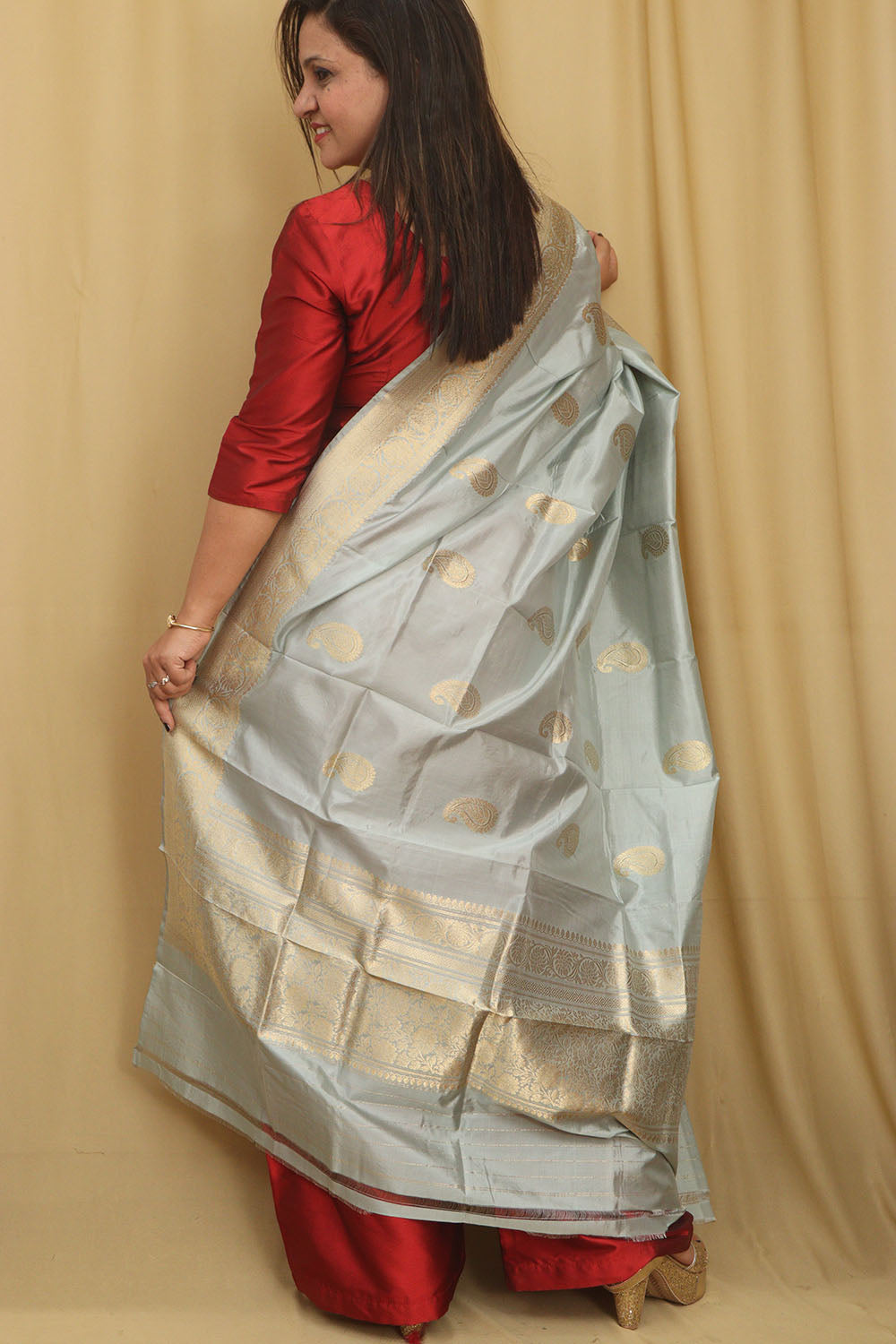Elegant Grey Banarasi Handloom Pure Katan Silk Dupatta - Luxurion World- Crafted Heirlooms
