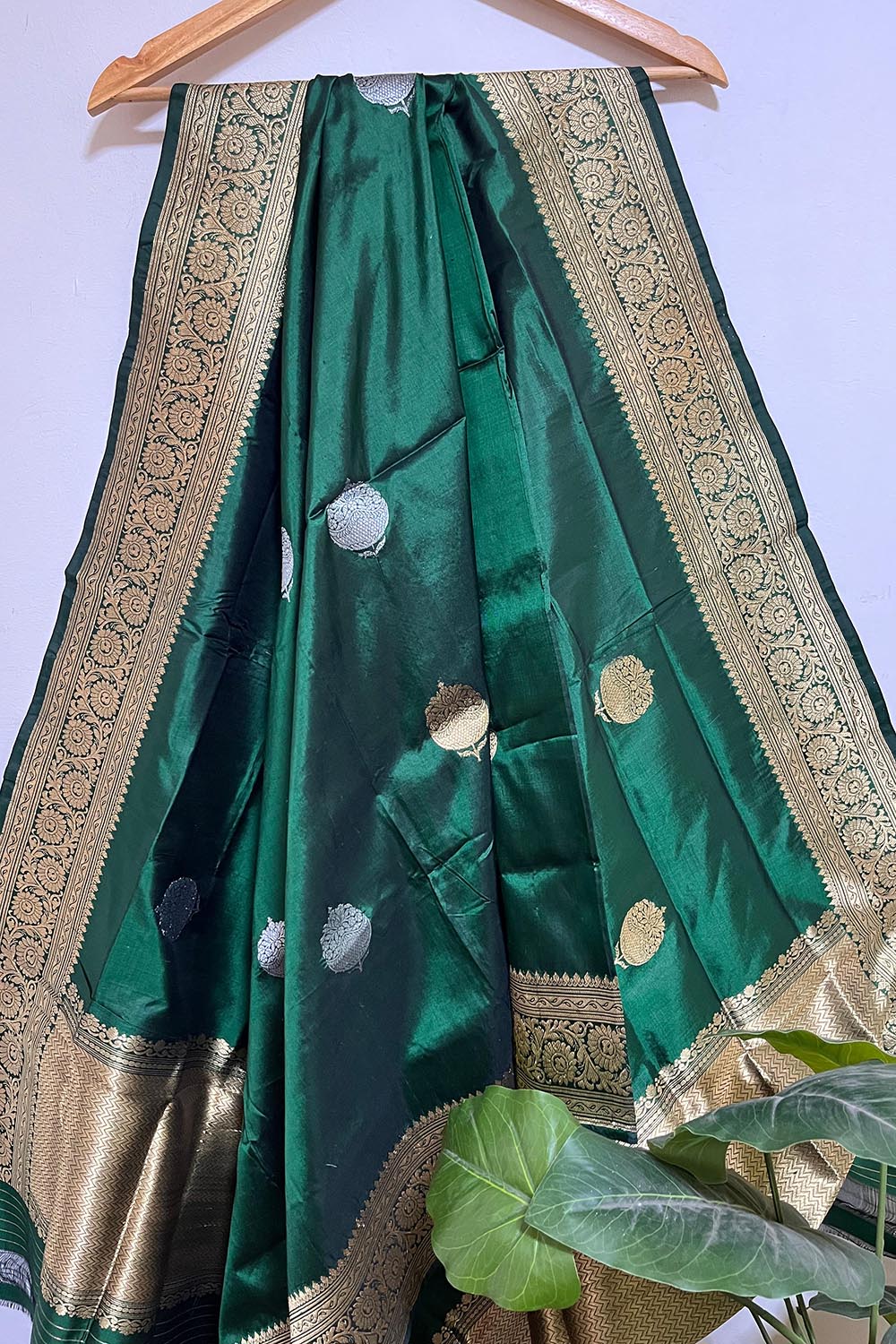 Green Banarasi Handloom Pure Katan Silk Dupatta - Luxurion World