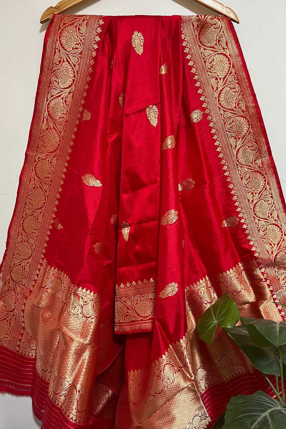 Red Banarasi Handloom Pure Katan Silk Dupatta - Luxurion World
