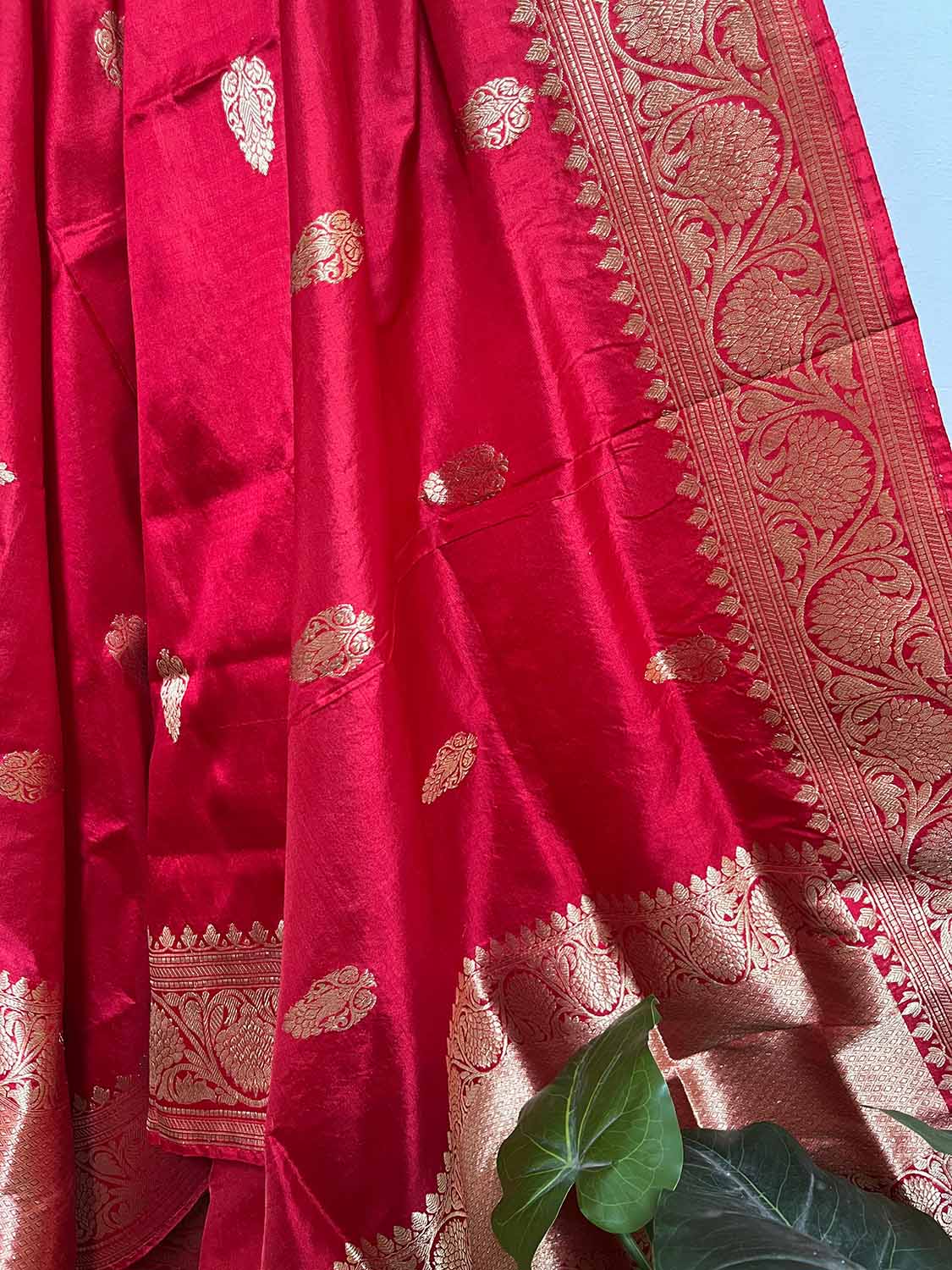 Red Banarasi Handloom Pure Katan Silk Dupatta - Luxurion World