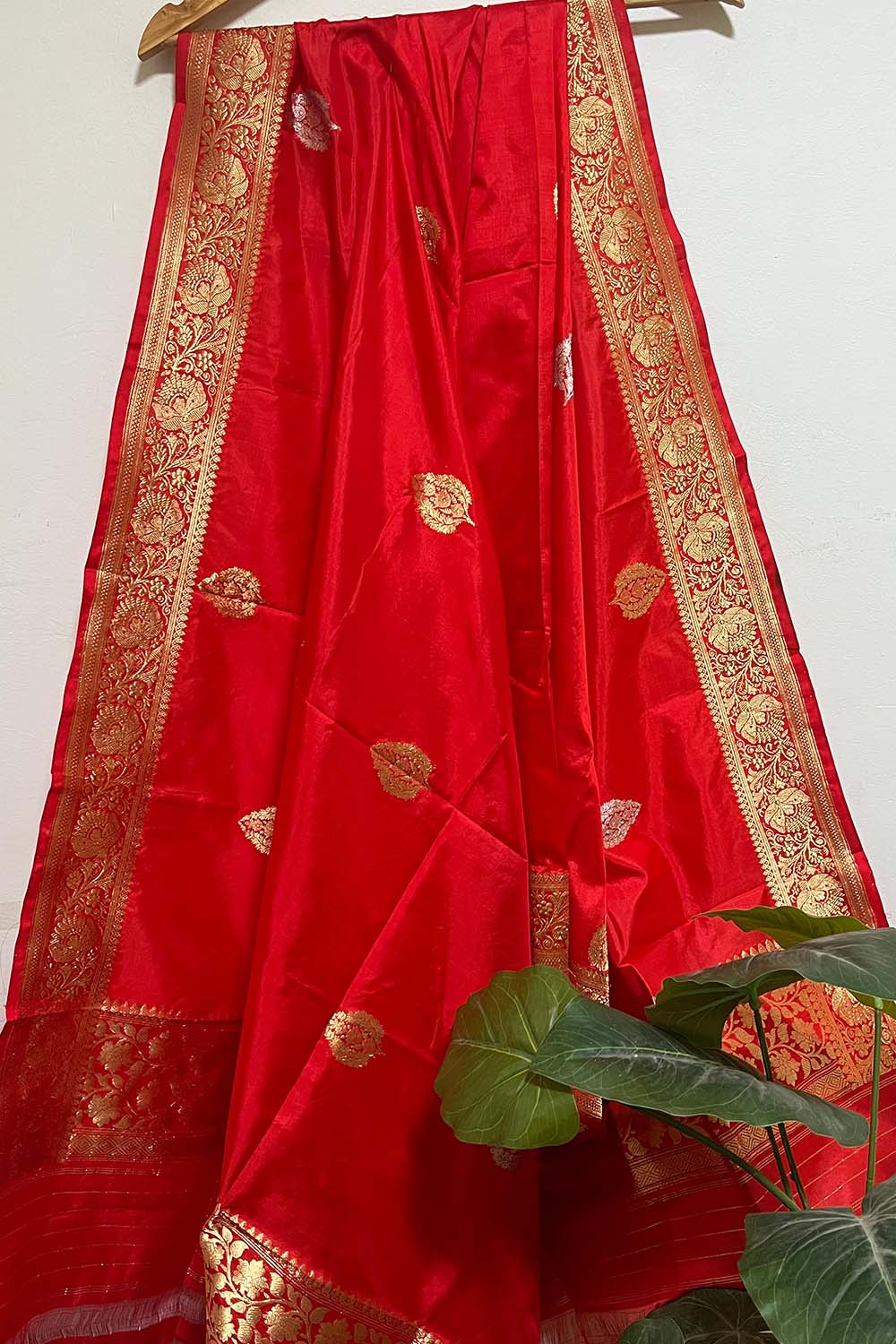 Red Banarasi Handloom Pure Katan Silk Dupatta - Luxurion World- Crafted Heirlooms