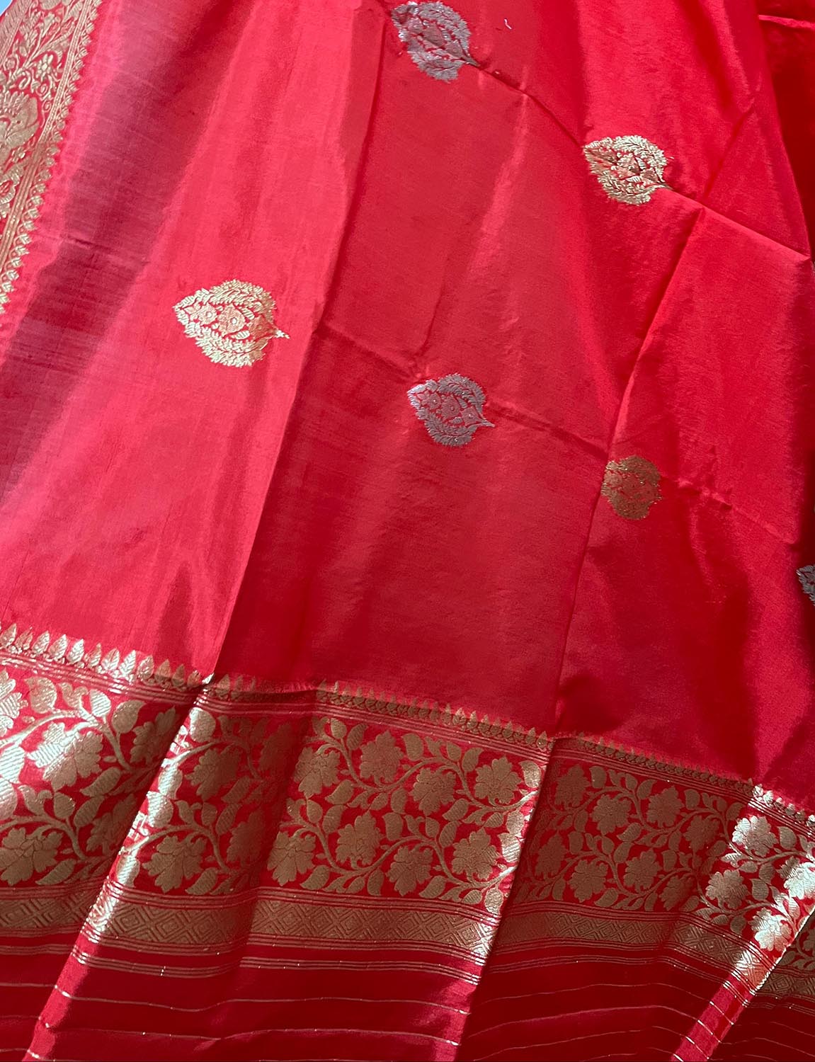Red Banarasi Handloom Pure Katan Silk Dupatta - Luxurion World- Crafted Heirlooms