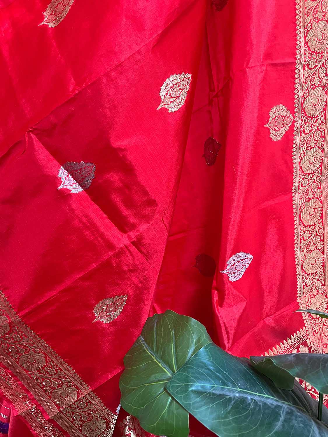 Red Banarasi Handloom Pure Katan Silk Dupatta - Luxurion World