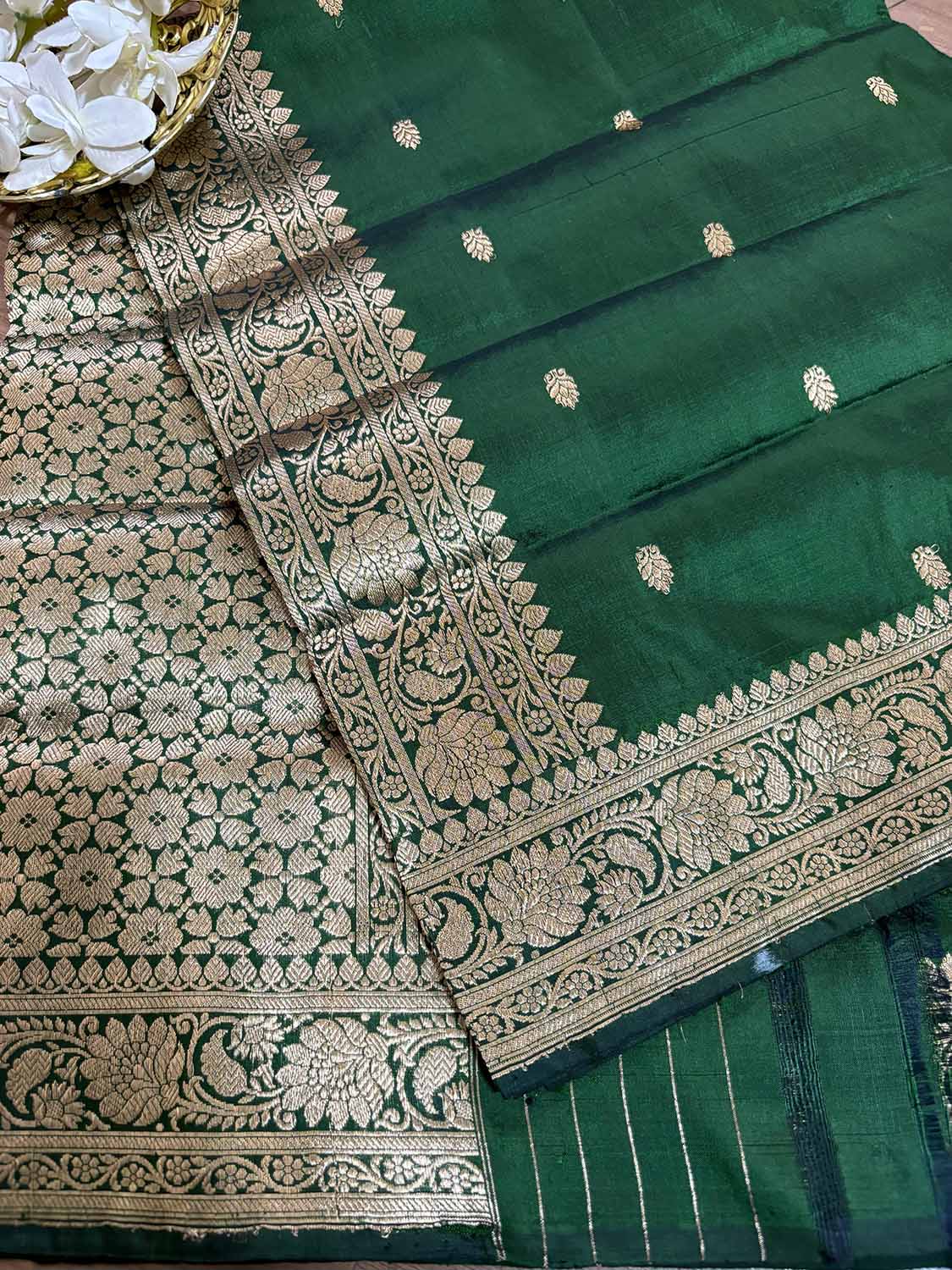 Green Banarasi Handloom Pure Katan Silk Dupatta - Luxurion World- Crafted Heirlooms