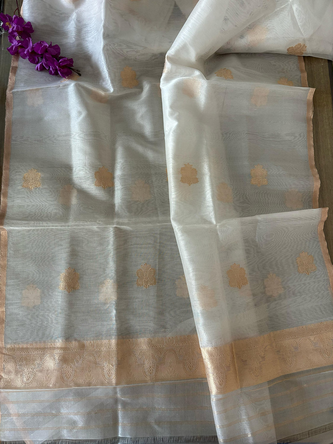 Dyeable Banarasi Handloom Pure Linen Kadwa Dupatta - Luxurion World- Crafted Heirlooms
