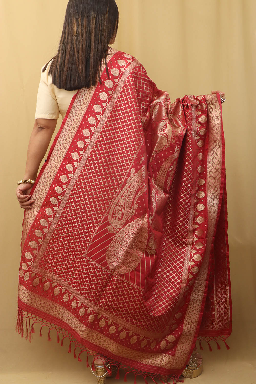 Elegant Red Banarasi Silk Dupatta - Luxurion World