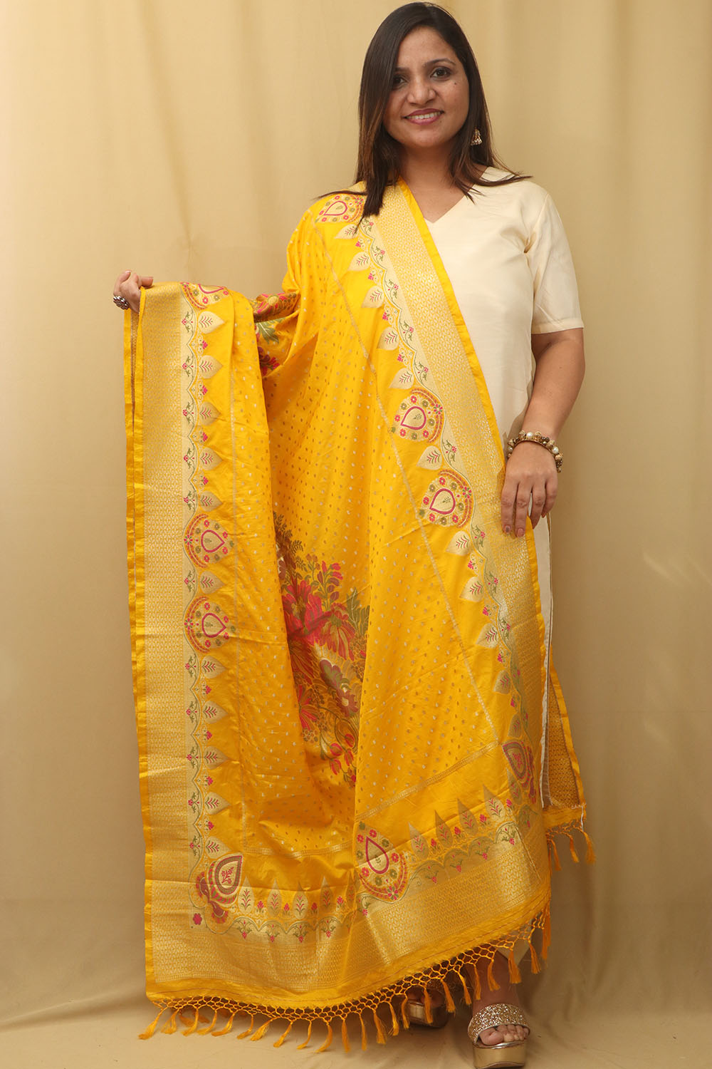 Golden Glow: Yellow Banarasi Silk Dupatta - Luxurion World