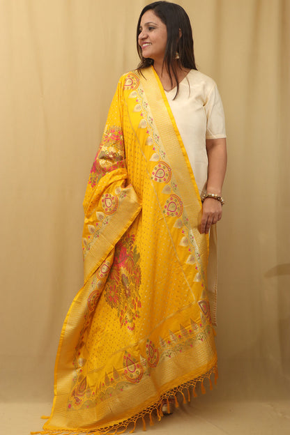 Golden Glow: Yellow Banarasi Silk Dupatta - Luxurion World