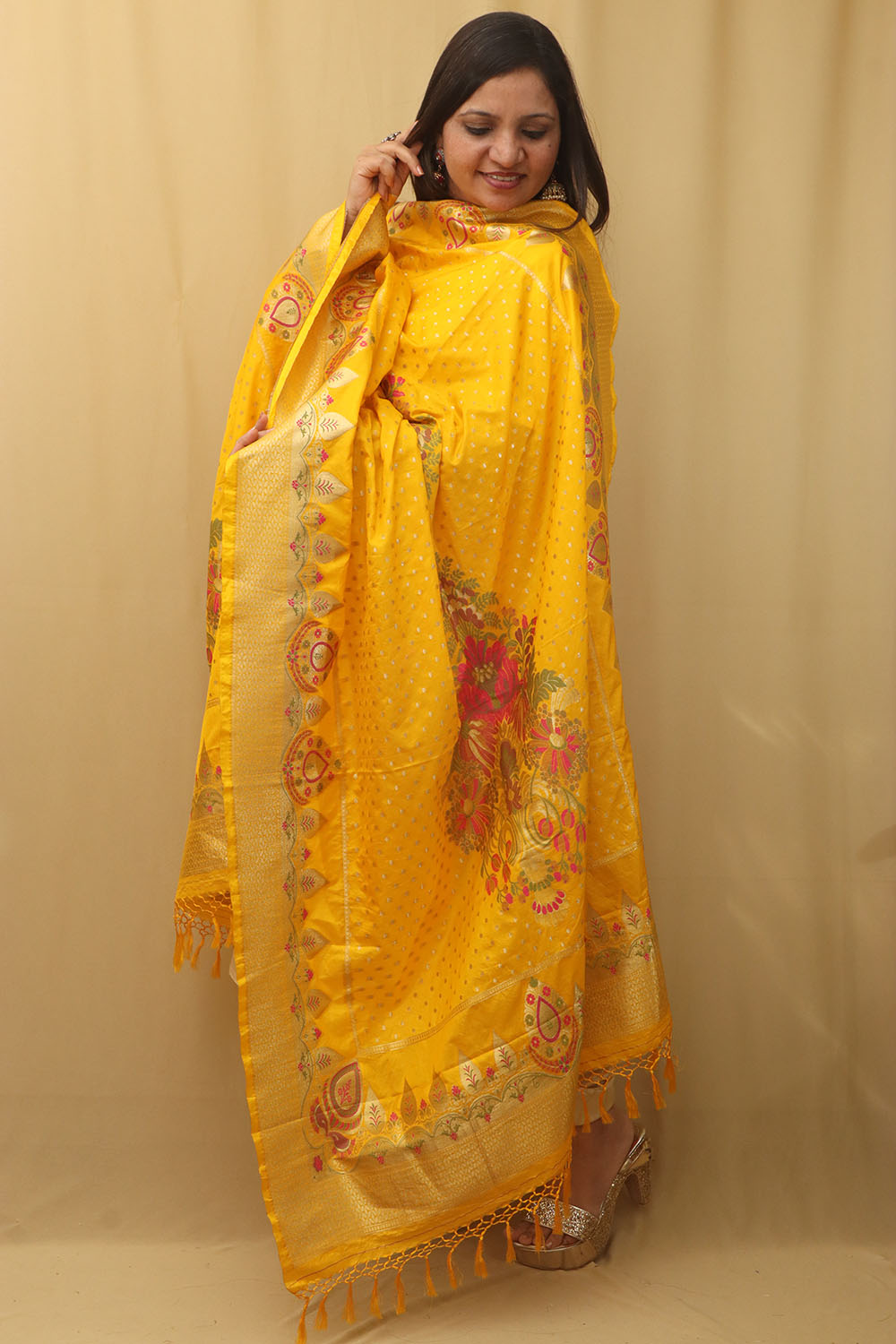 Golden Glow: Yellow Banarasi Silk Dupatta - Luxurion World