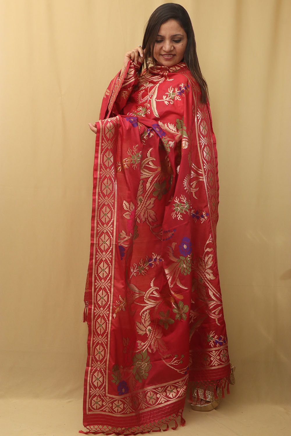 Stunning Red Banarasi Silk Dupatta - Elegant and Luxurious - Luxurion World