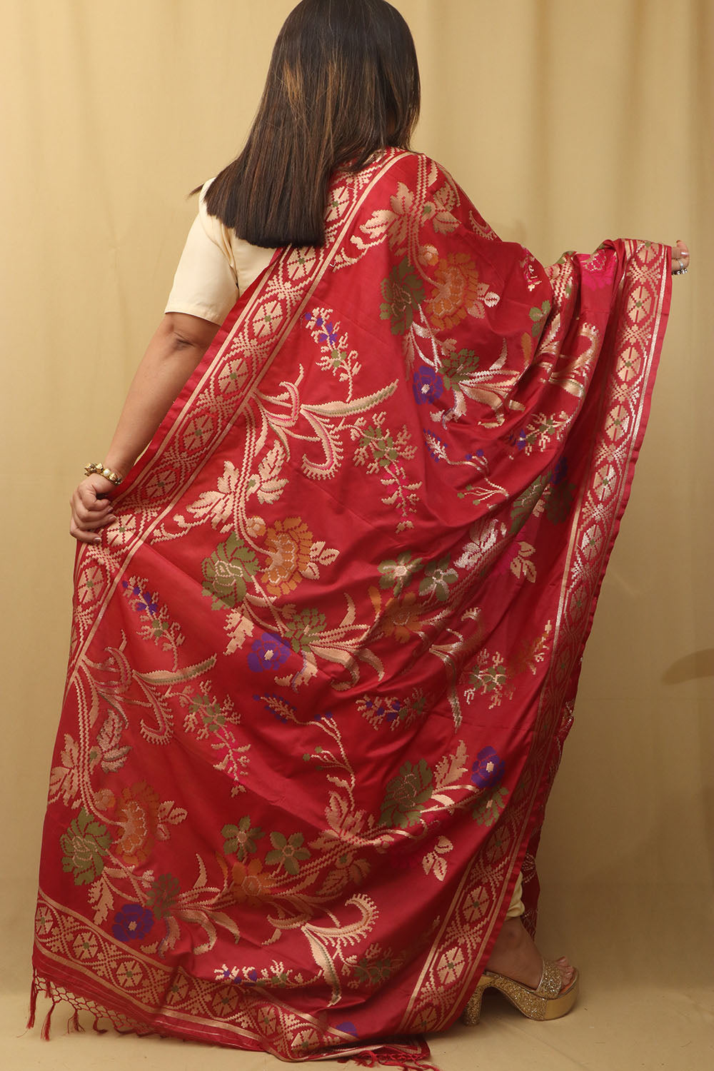 Stunning Red Banarasi Silk Dupatta - Elegant and Luxurious - Luxurion World