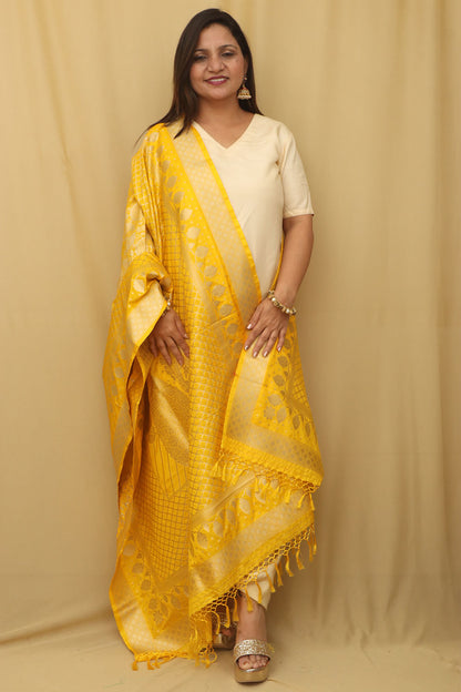 Golden Glow: Yellow Banarasi Silk Dupatta - Luxurion World
