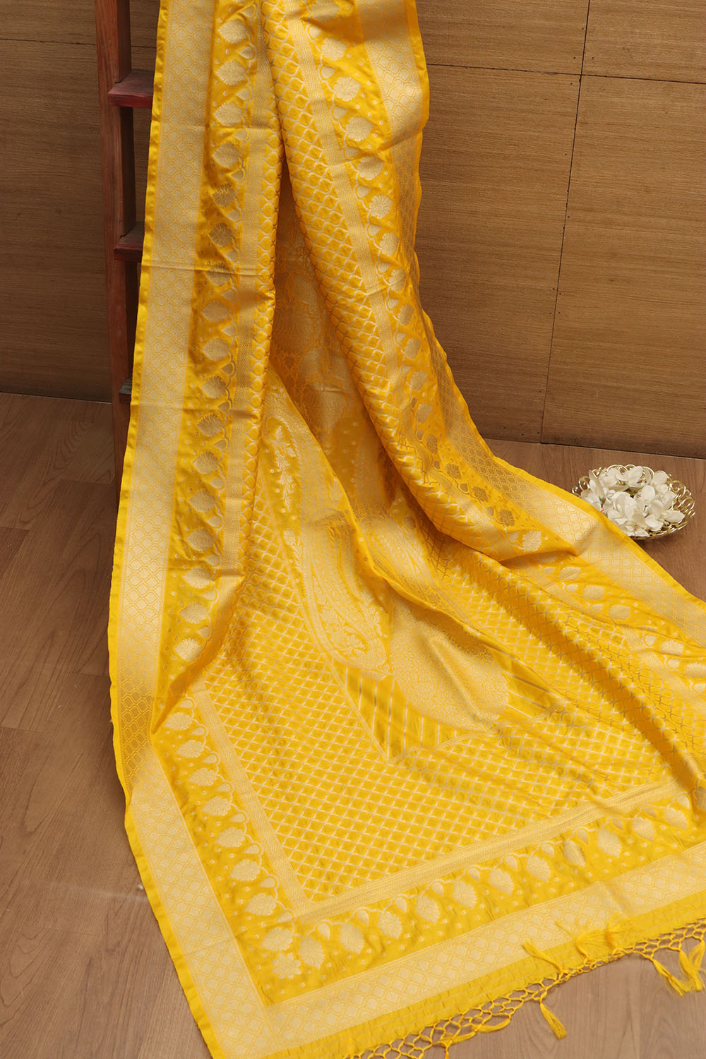 Golden Glow: Yellow Banarasi Silk Dupatta - Luxurion World