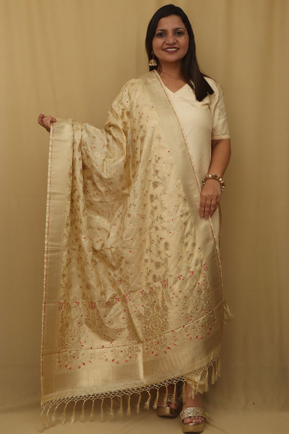Soft and Elegant Pastel Banarasi Silk Dupatta - Luxurion World