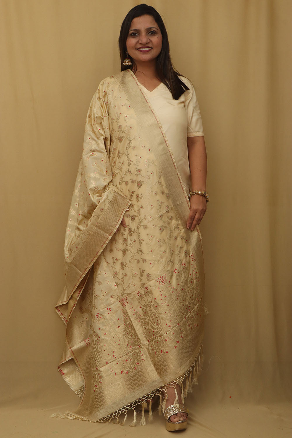 Soft and Elegant Pastel Banarasi Silk Dupatta - Luxurion World