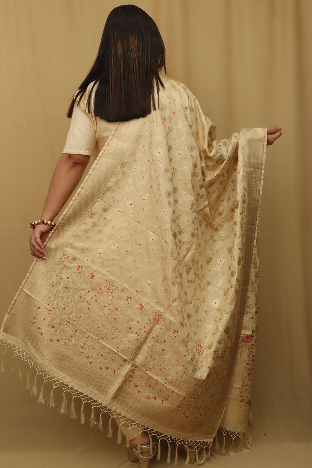 Soft and Elegant Pastel Banarasi Silk Dupatta - Luxurion World