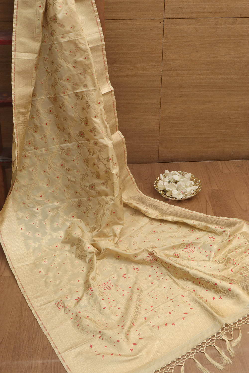 Soft and Elegant Pastel Banarasi Silk Dupatta - Luxurion World
