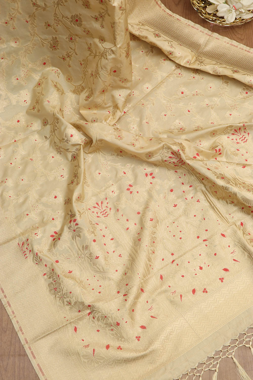 Soft and Elegant Pastel Banarasi Silk Dupatta - Luxurion World