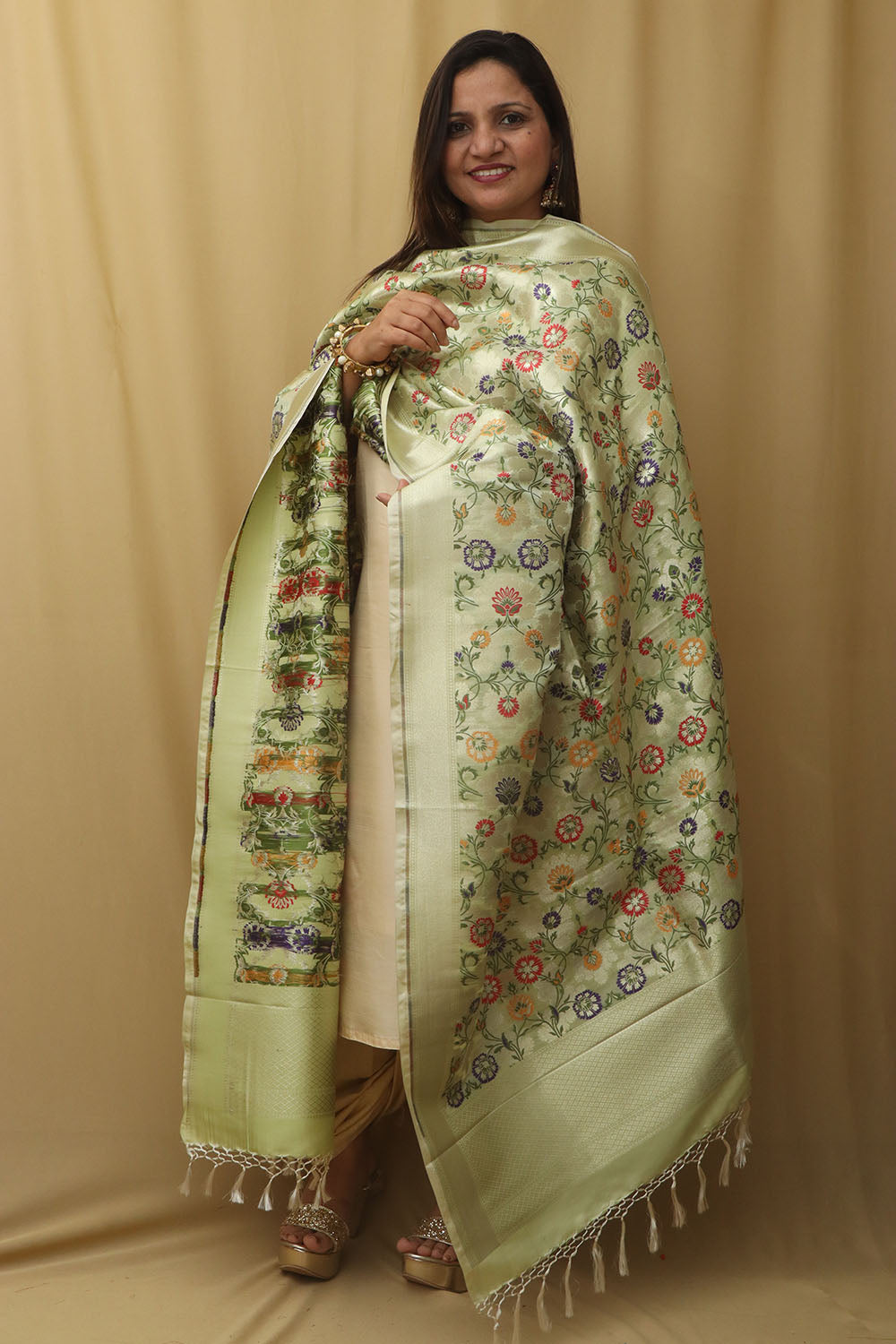 Exquisite Green Banarasi Kimkhwab Design Silk Dupatta - Elegant and Luxurious - Luxurion World