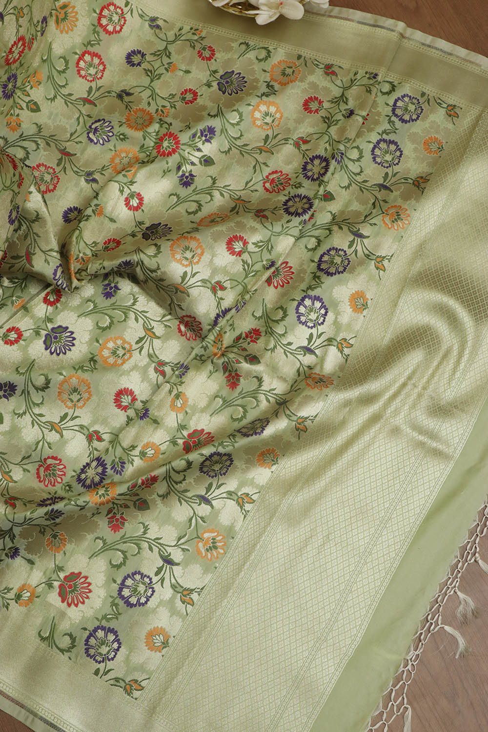 Exquisite Green Banarasi Kimkhwab Design Silk Dupatta - Elegant and Luxurious - Luxurion World