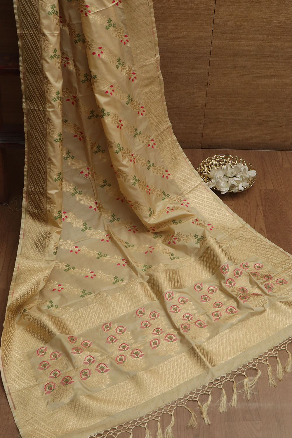 Pastel Banarasi Silk Dupatta: Elegant & Luxurious - Luxurion World