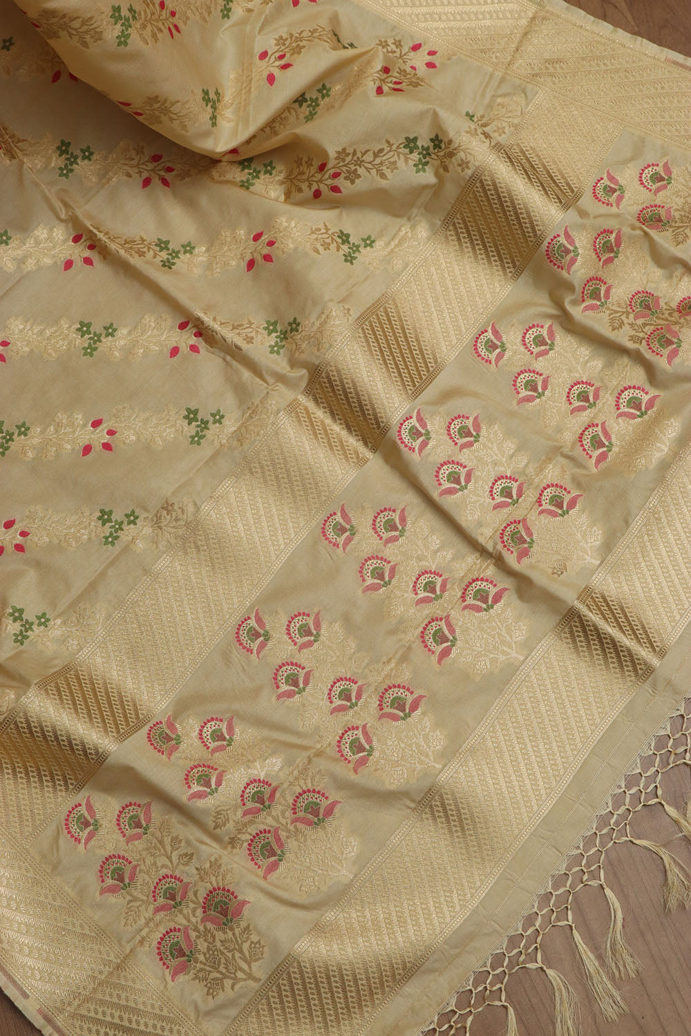 Pastel Banarasi Silk Dupatta: Elegant & Luxurious - Luxurion World