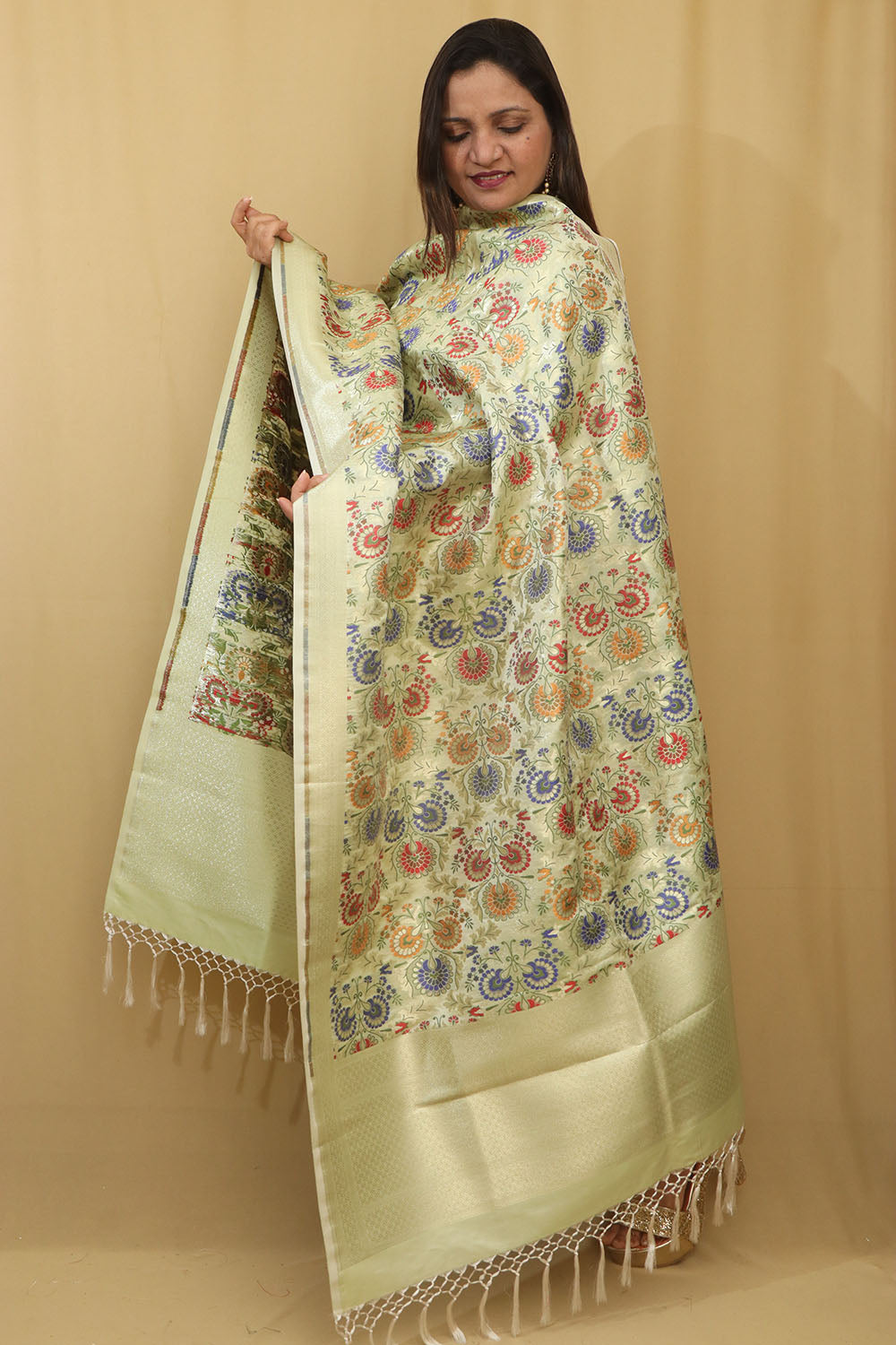 Exquisite Green Banarasi Kimkhwab Design Silk Dupatta - Elegant and Luxurious - Luxurion World