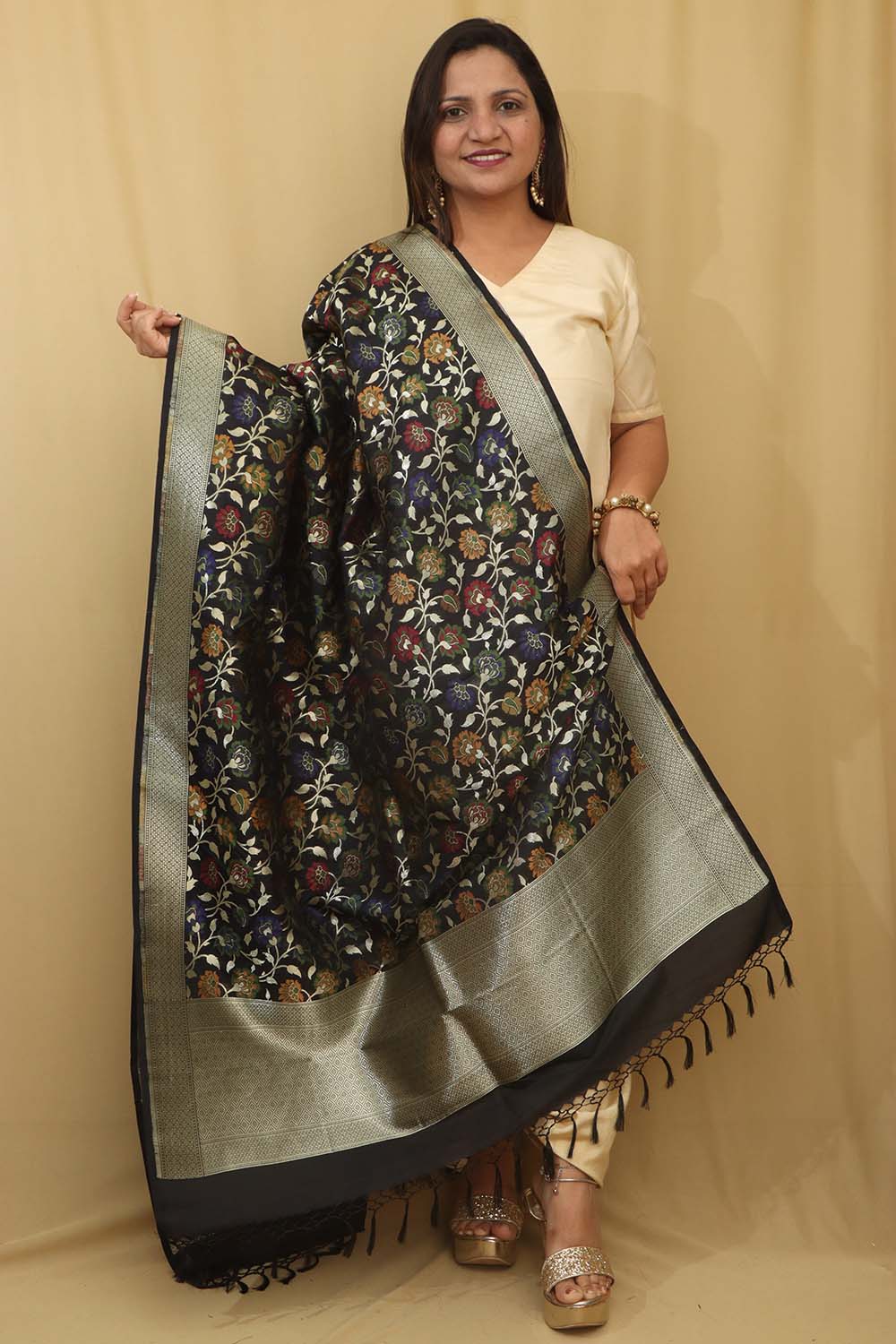 Opulent Black Banarasi Silk Dupatta - Luxe and Chic - Luxurion World