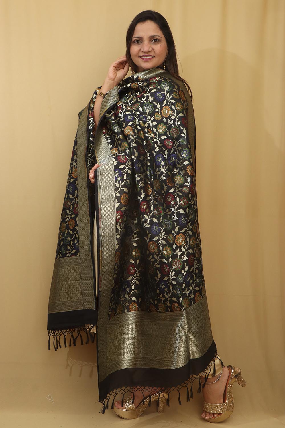 Opulent Black Banarasi Silk Dupatta - Luxe and Chic - Luxurion World