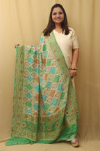 Exquisite Green Banarasi Handloom Pure Georgette Brush Dye Dupatta - Luxurion World