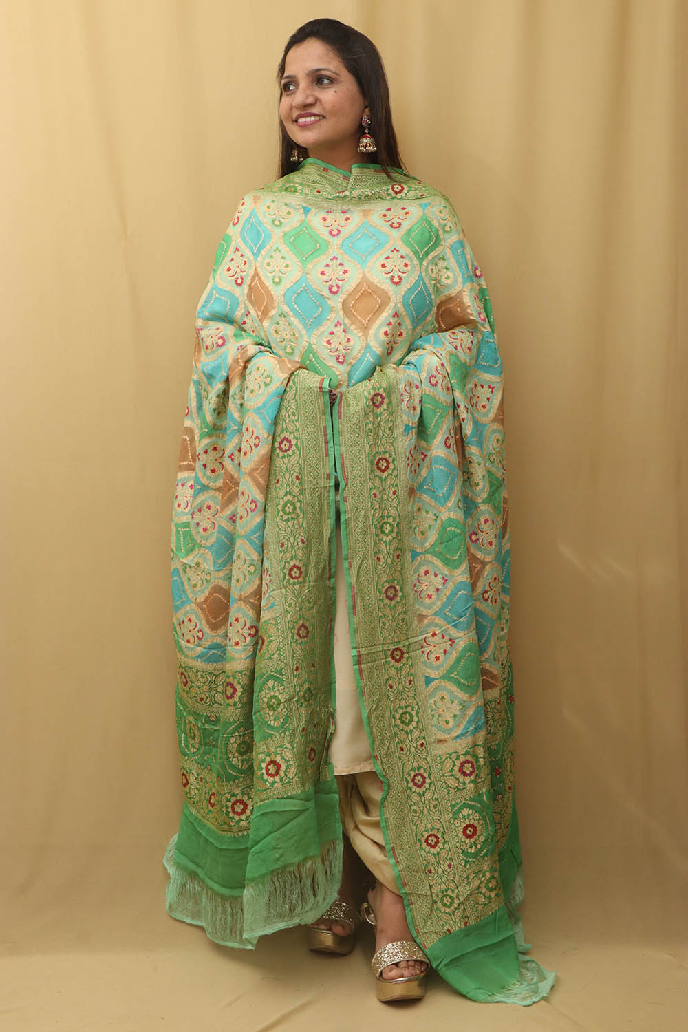 Exquisite Green Banarasi Handloom Pure Georgette Brush Dye Dupatta - Luxurion World