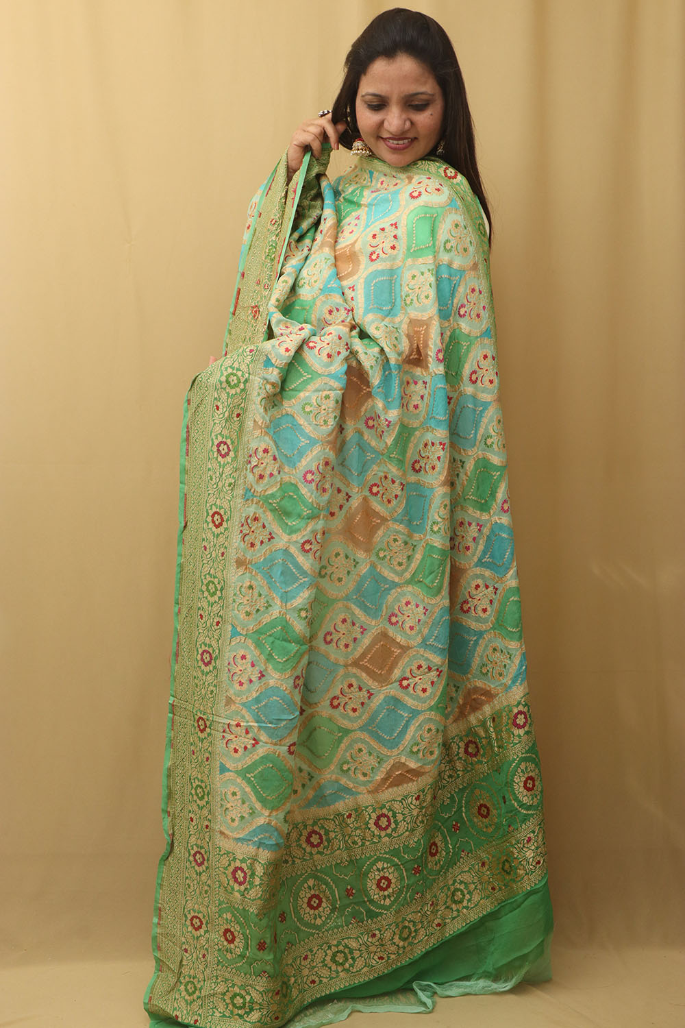 Exquisite Green Banarasi Handloom Pure Georgette Brush Dye Dupatta - Luxurion World