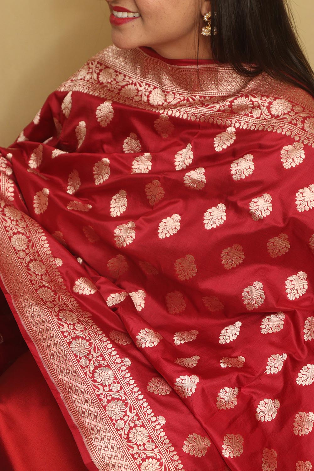 Exquisite Red Banarasi Handloom Pure Katan Silk Dupatta - Luxurion World