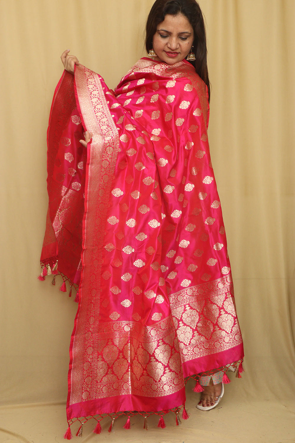 Exquisite Pink Banarasi Handloom Pure Katan Silk Dupatta - Luxurion World