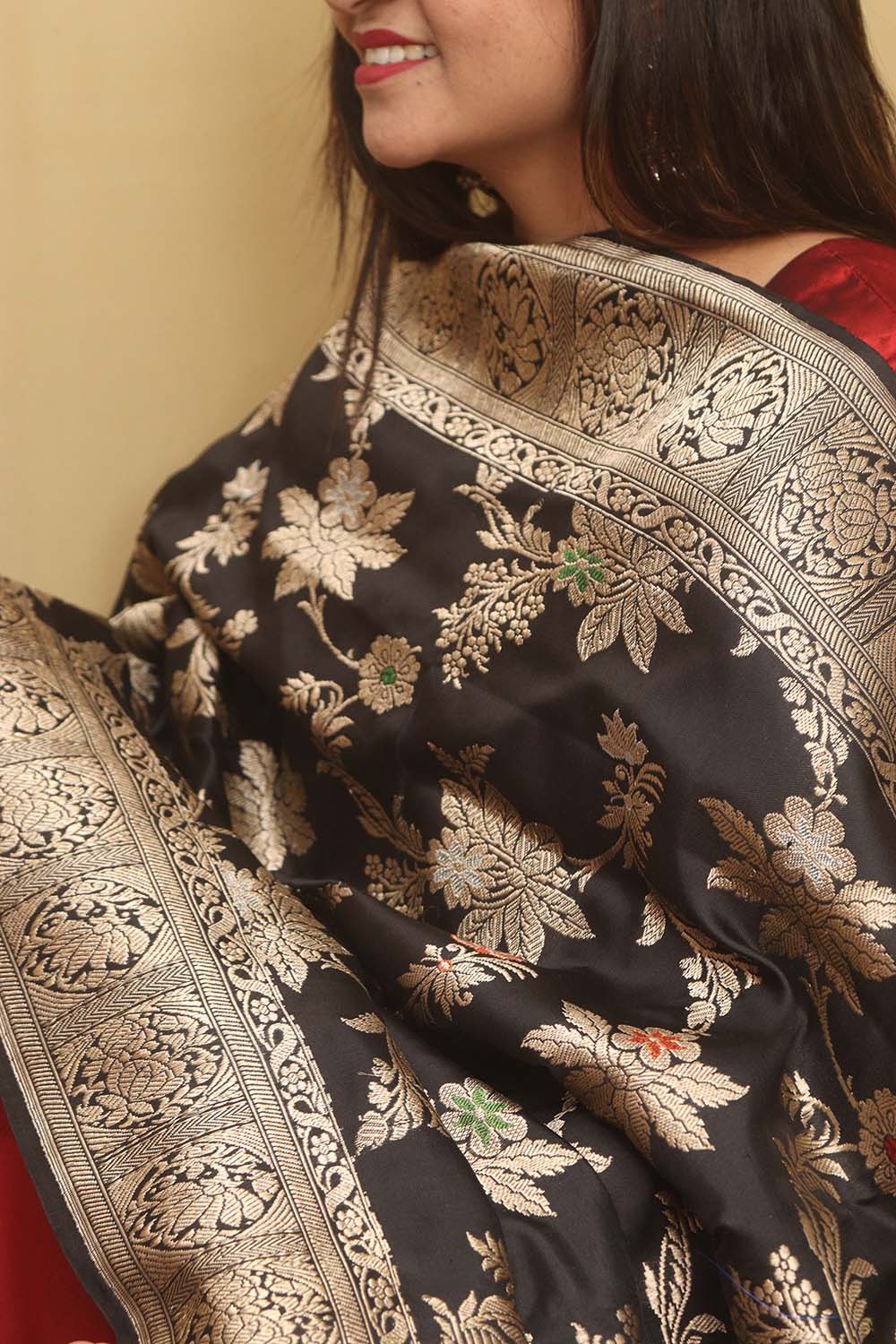 Exquisite Black Handloom Banarasi Silk Meenakari Dupatta - Luxurion World- Crafted Heirlooms