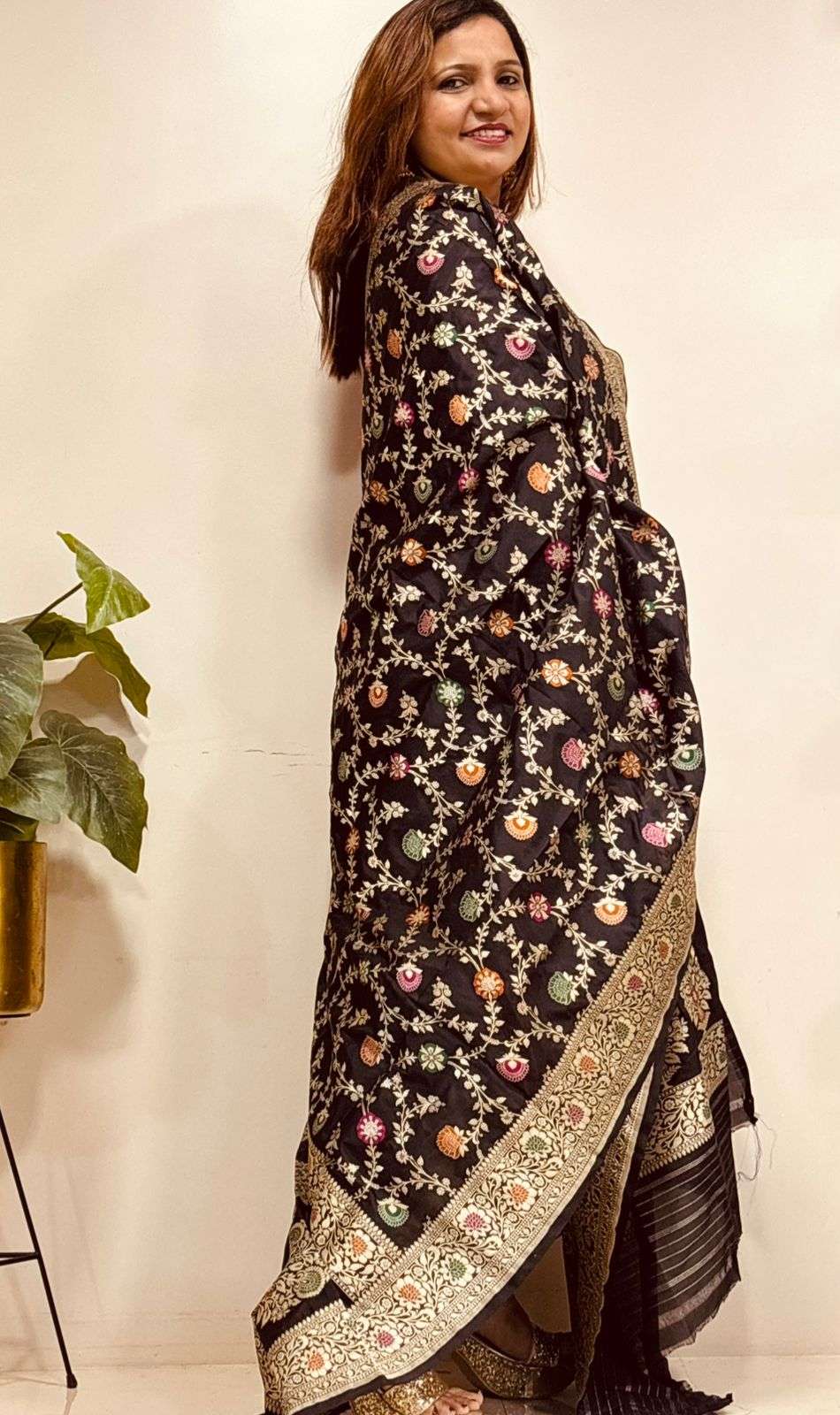 Exquisite Black Banarasi Handloom Pure Katan Silk Flower Design Meenakari Dupatta - Luxurion World