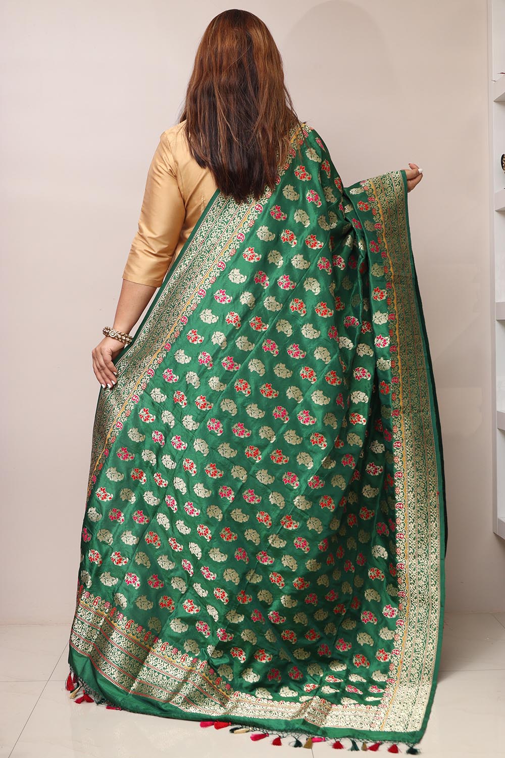 Green Handloom Banarasi Pure Katan Silk Flower Design Meenakari Dupatta - Luxurion World
