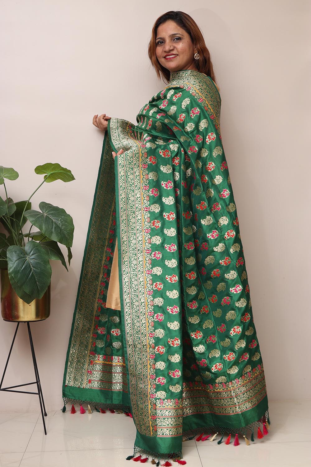 Green Handloom Banarasi Pure Katan Silk Flower Design Meenakari Dupatta - Luxurion World